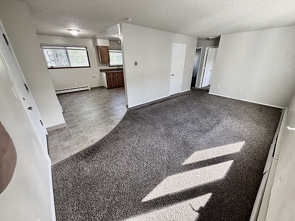 3rd image of 821 N Hoyt St APT 4