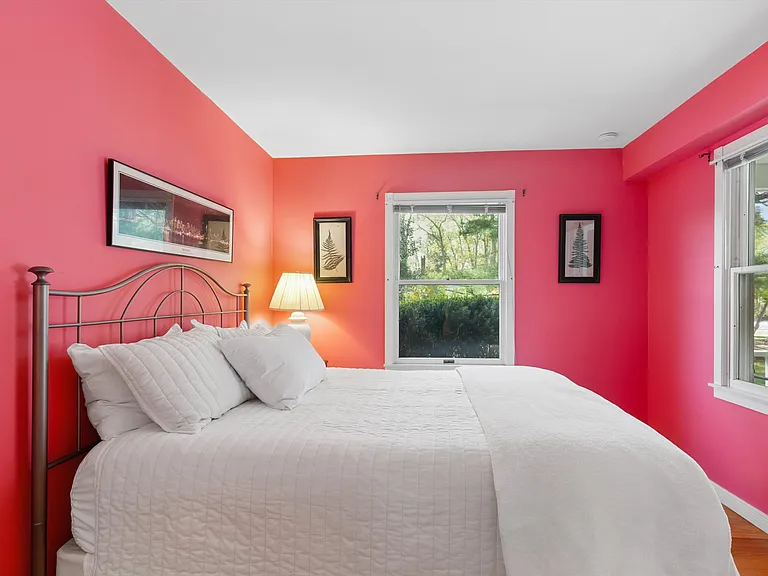425 Briarwood Ln — Photo 6