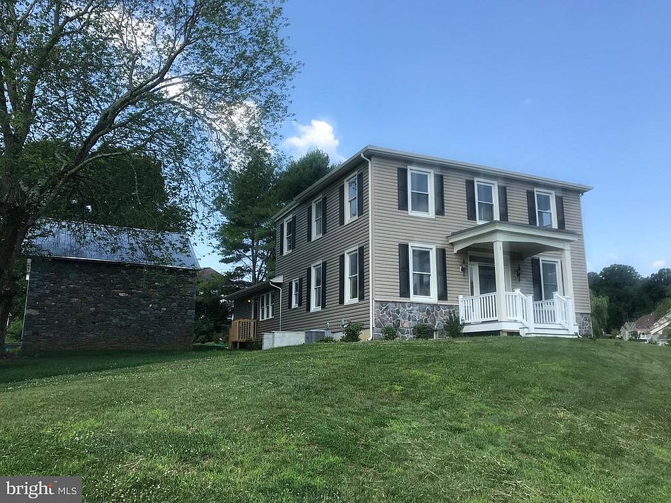 1st image of 1 Westhampton Dr