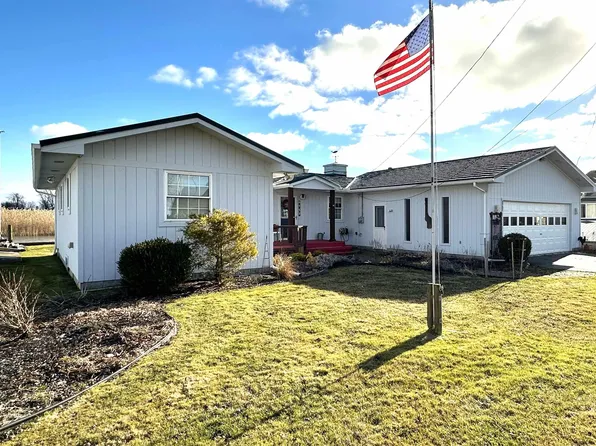 8757 Anchor Bay Dr, Algonac, MI 48001