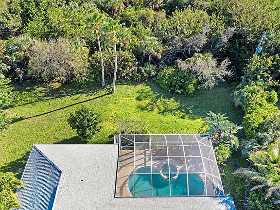 3rd image of 129 Hidden Cove Dr