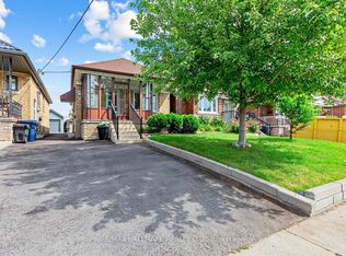 40 Bowie Ave, Toronto, ON M6E2P1