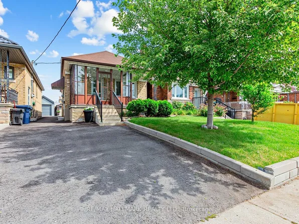 40 Bowie Ave, Toronto, ON M6E 2P1