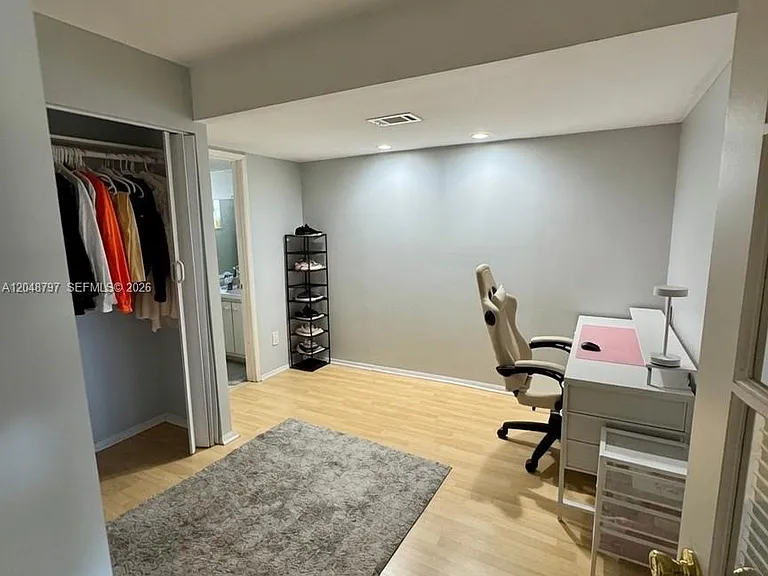 950 Hillcrest Dr #109 — Photo 5