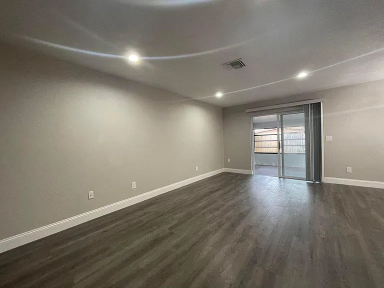 4703 Kelly Rd — Photo 32