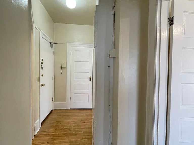 Chetopa Apartments — Photo 5