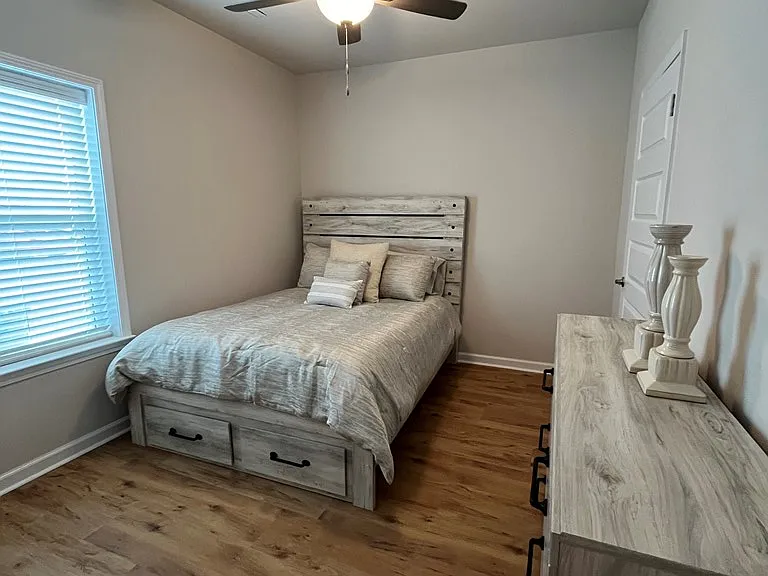 501 Elm St — Photo 4