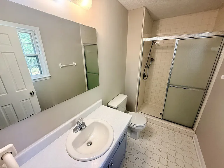 1525 Trevino Dr — Photo 17