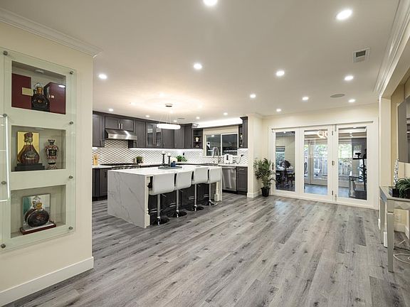 4th image of 3458 Golf Dr