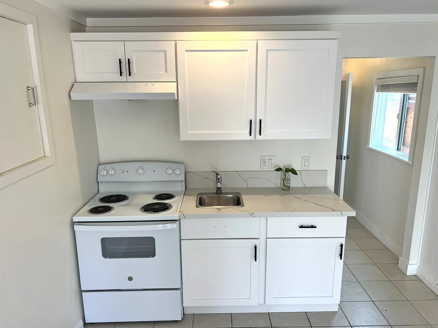 4530 Del Mar Avenue Studio - Studio — Photo 3