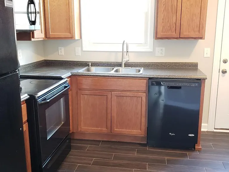 610 Commerce St #21 — Photo 8