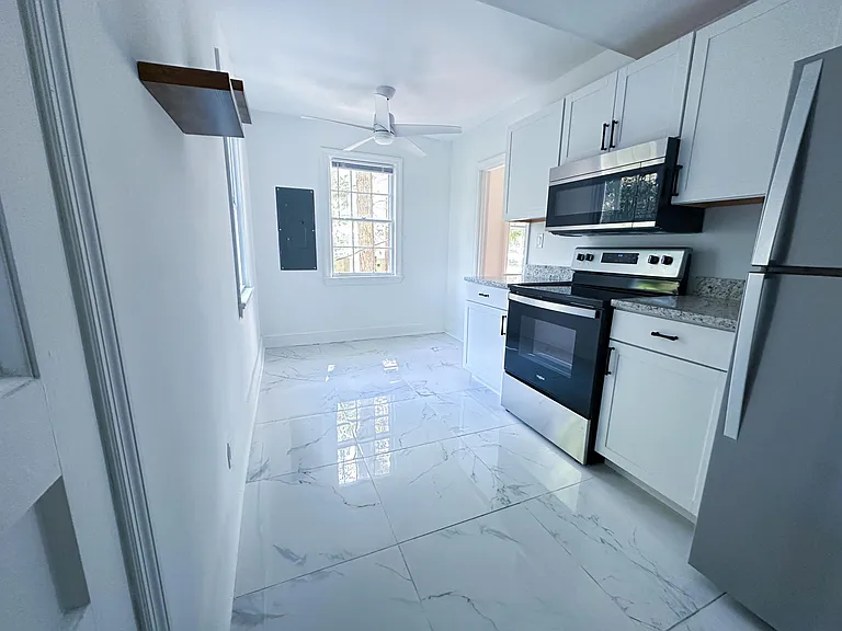 3136 Lakewood Ave — Photo 5