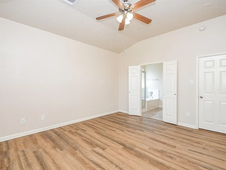 13111 Rippling Creek Ln — Photo 35