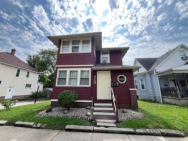715 Huffman St #4