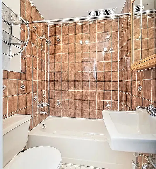 241 W 24th St #4A — Photo 4