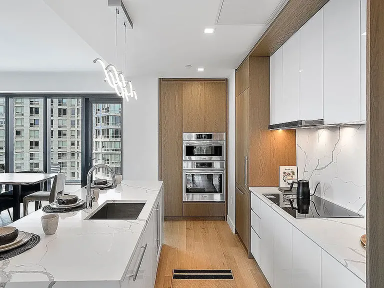 45-30 Pearson St #Penthouse 4C — Photo 3
