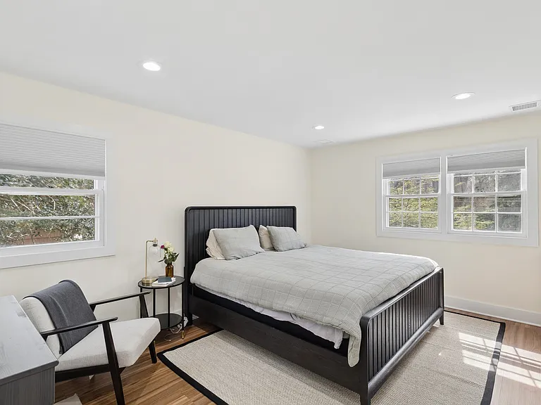 135 Pembroke Dr — Photo 23