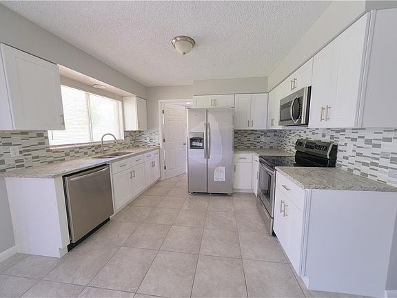 4th image of 1109 E Normandy Blvd