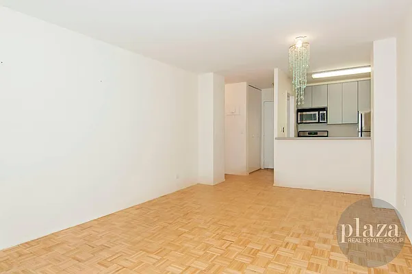 Rented by Plaza Real Estate Group | media 23