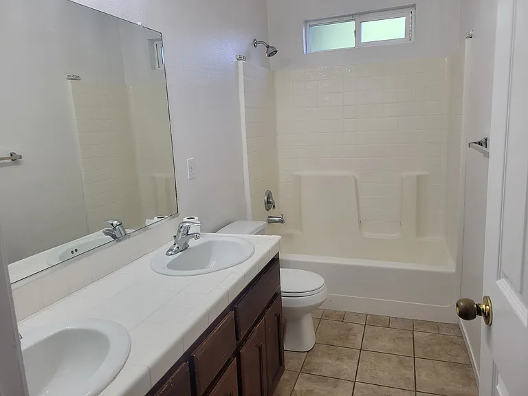 1160 Evergreen Ave — Photo 6