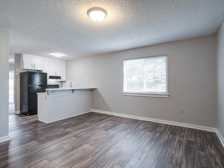 1022 West Apartment Homes — Photo 3