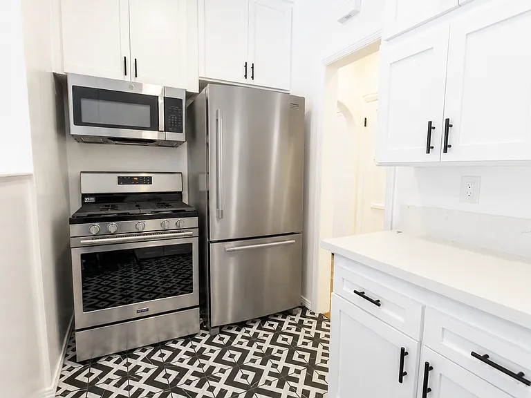 147 North Hamilton Drive — Photo 10