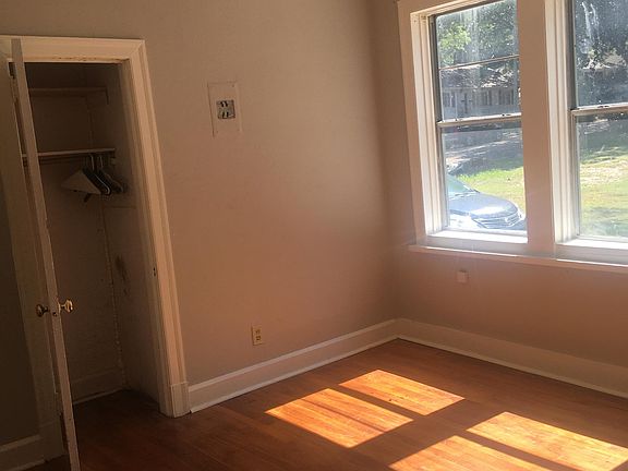 Bedroom & Closet - Great Natural Lighting