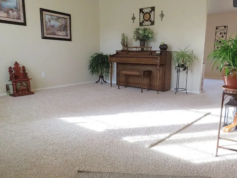 17553 N Chouteau Ave — Photo 2