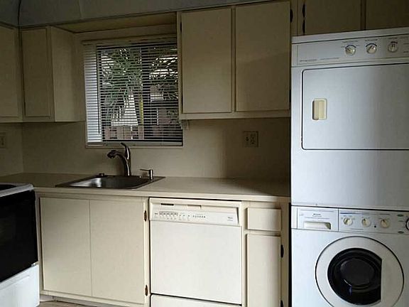 4th image of 21115 NE 4th Ct #21115