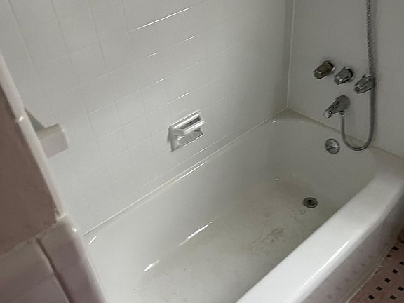 5th image of 250 Lincoln Ave