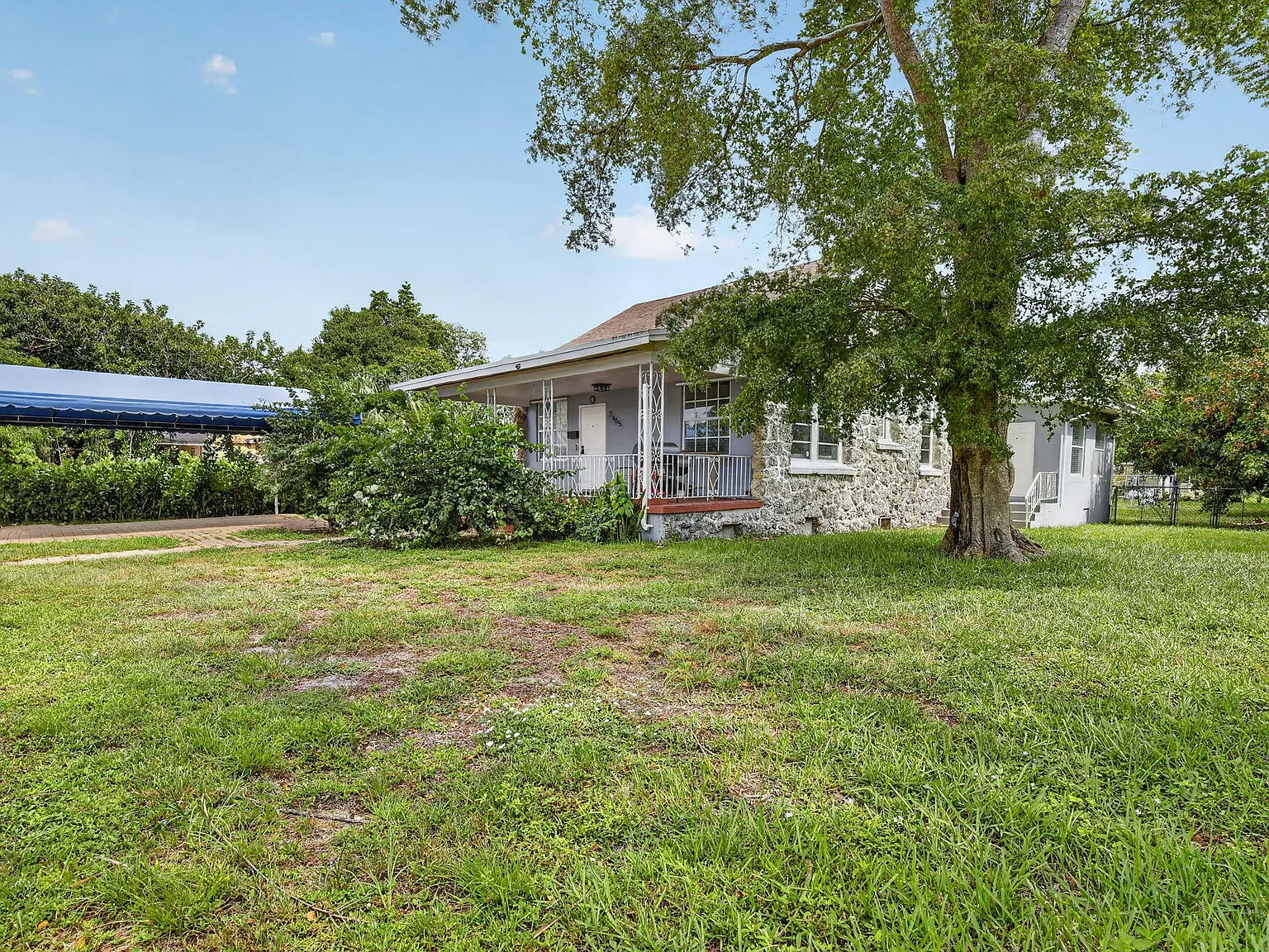 3 bed, 2.0 bath, 1400 sqft, $4,000 — Photo 3