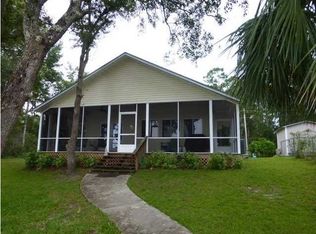 709 Riverview Dr, Carrabelle, FL 32322