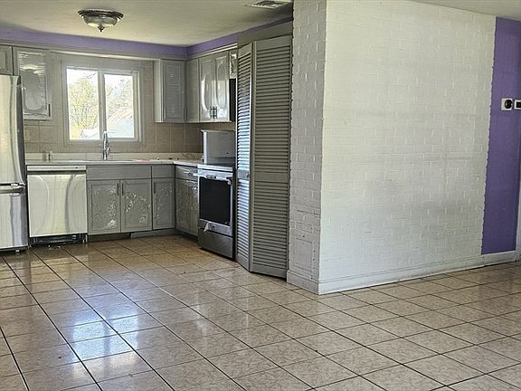 2nd image of 30 Aspen St