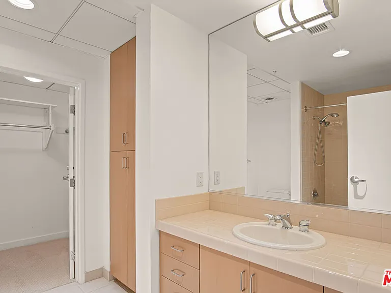 13700 Marina Pointe Dr #1801 — Photo 10
