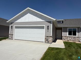 7242 E Waters Edge Pl, Sioux Falls, SD 57110