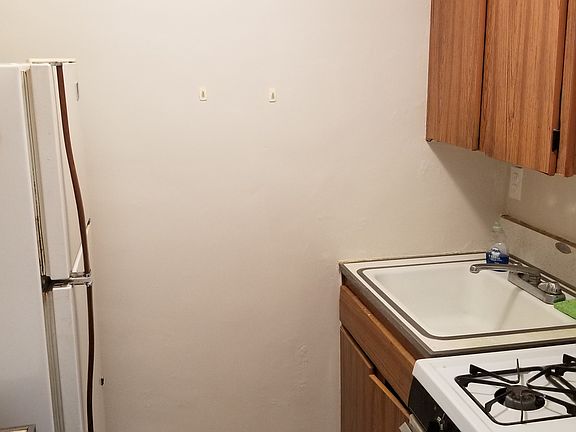 3rd image of 1 E Broadway APT 3B