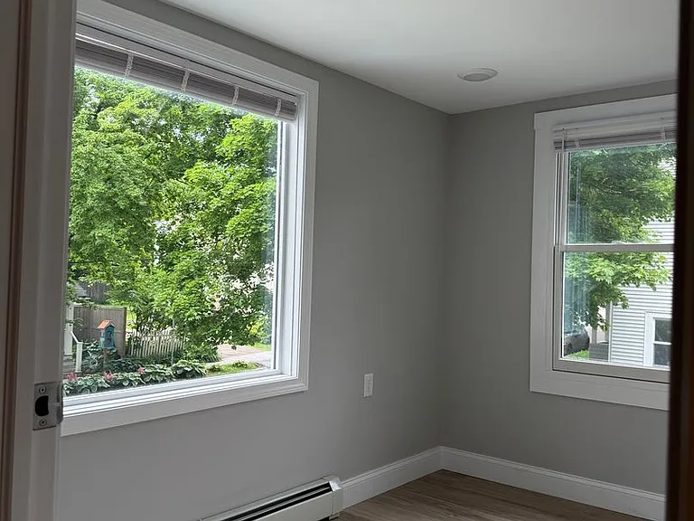 31 Marble Ave — Photo 3