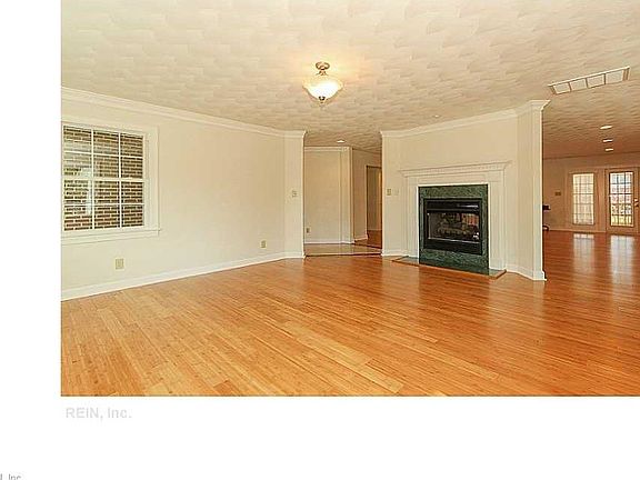 3rd image of 5105 Lake Cir