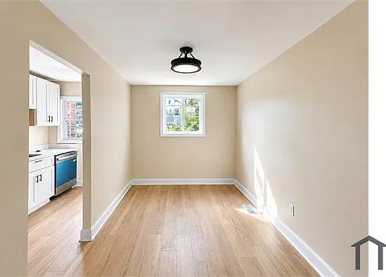 528 Oklahoma Ave NE — Photo 10