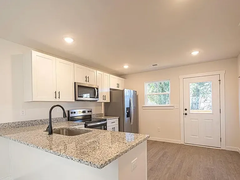 1038 12th St NE — Photo 4