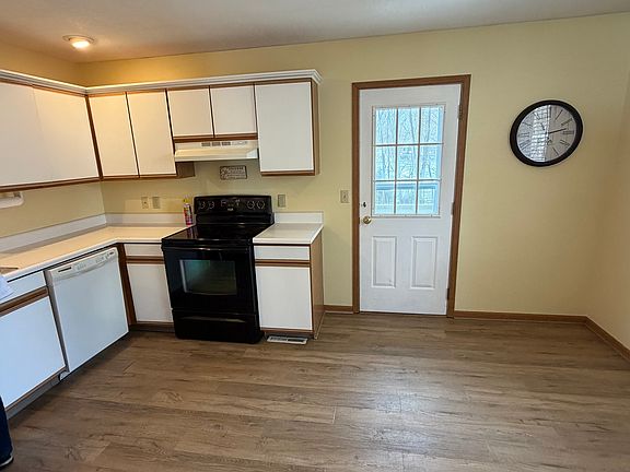 3rd image of 3084 Moffett Rd #3084
