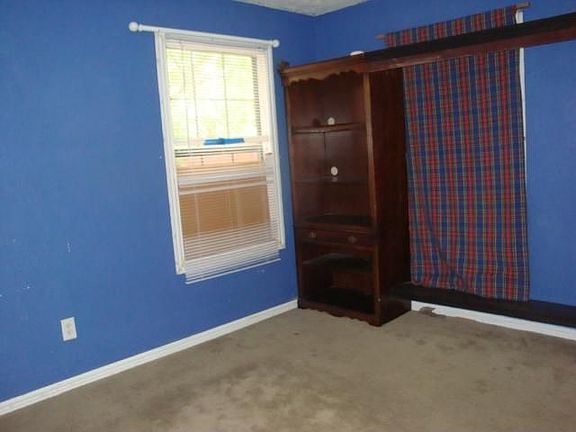 4th image of 530 Pleasant Oaks Dr