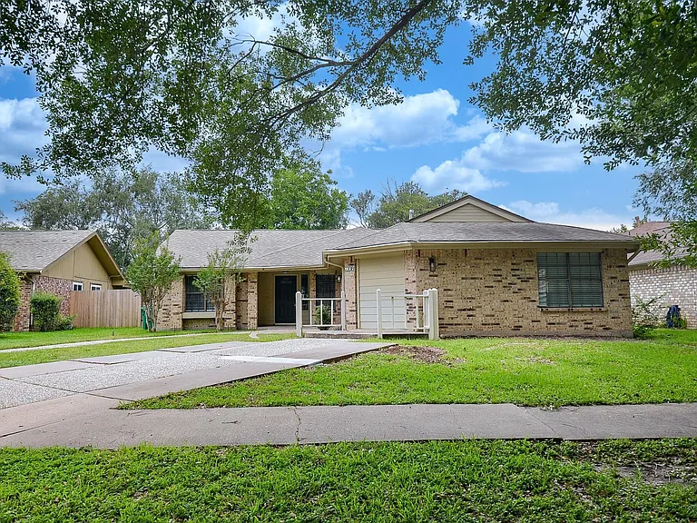22018 Grand Forks Dr — Photo 1