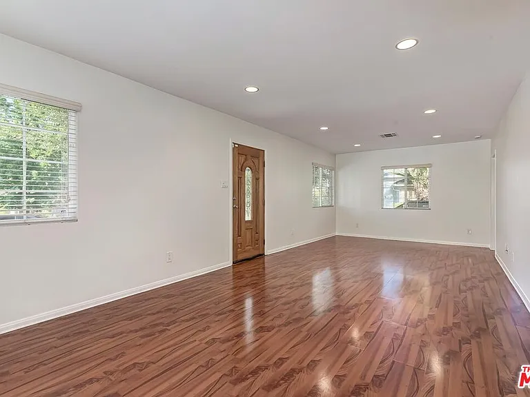 17322 Martha St — Photo 3