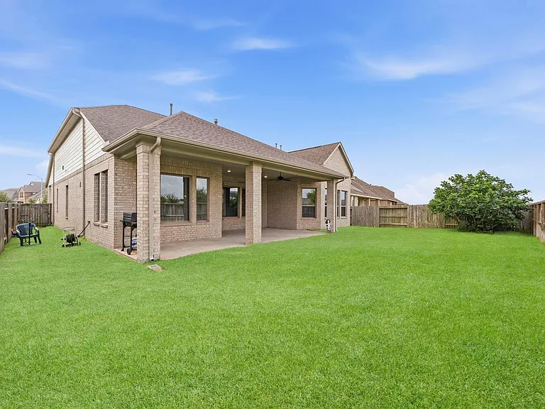 21723 Albertine Dr — Photo 37