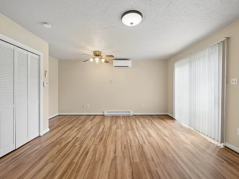 1135 W Washington St — Photo 7