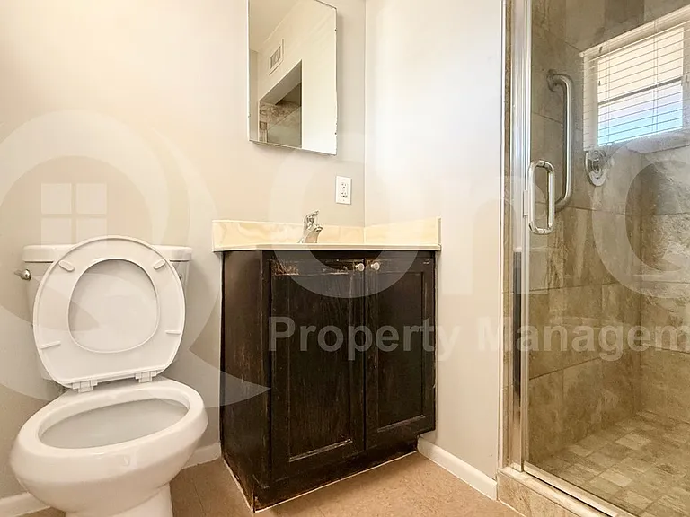 1730 W Northview Ave — Photo 2