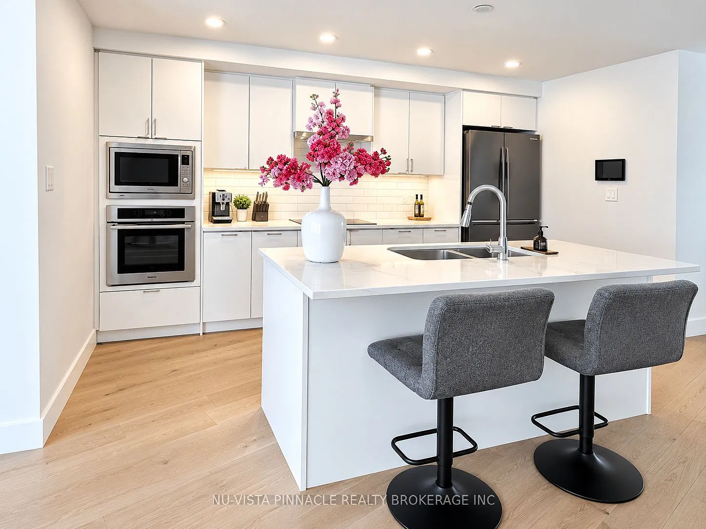 3 bed, $2,599 — Photo 2