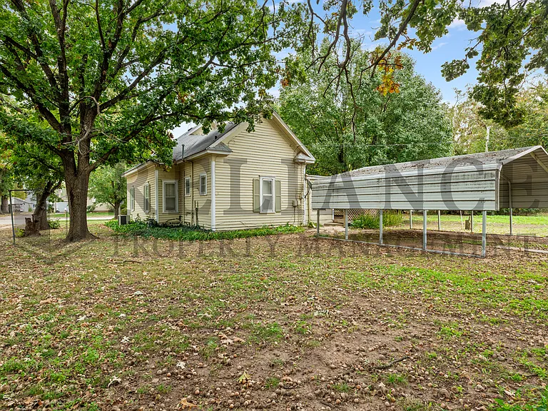 109 N Emporia St — Photo 4