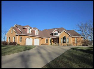 2000 W Shore Dr, Macon, MO 63552